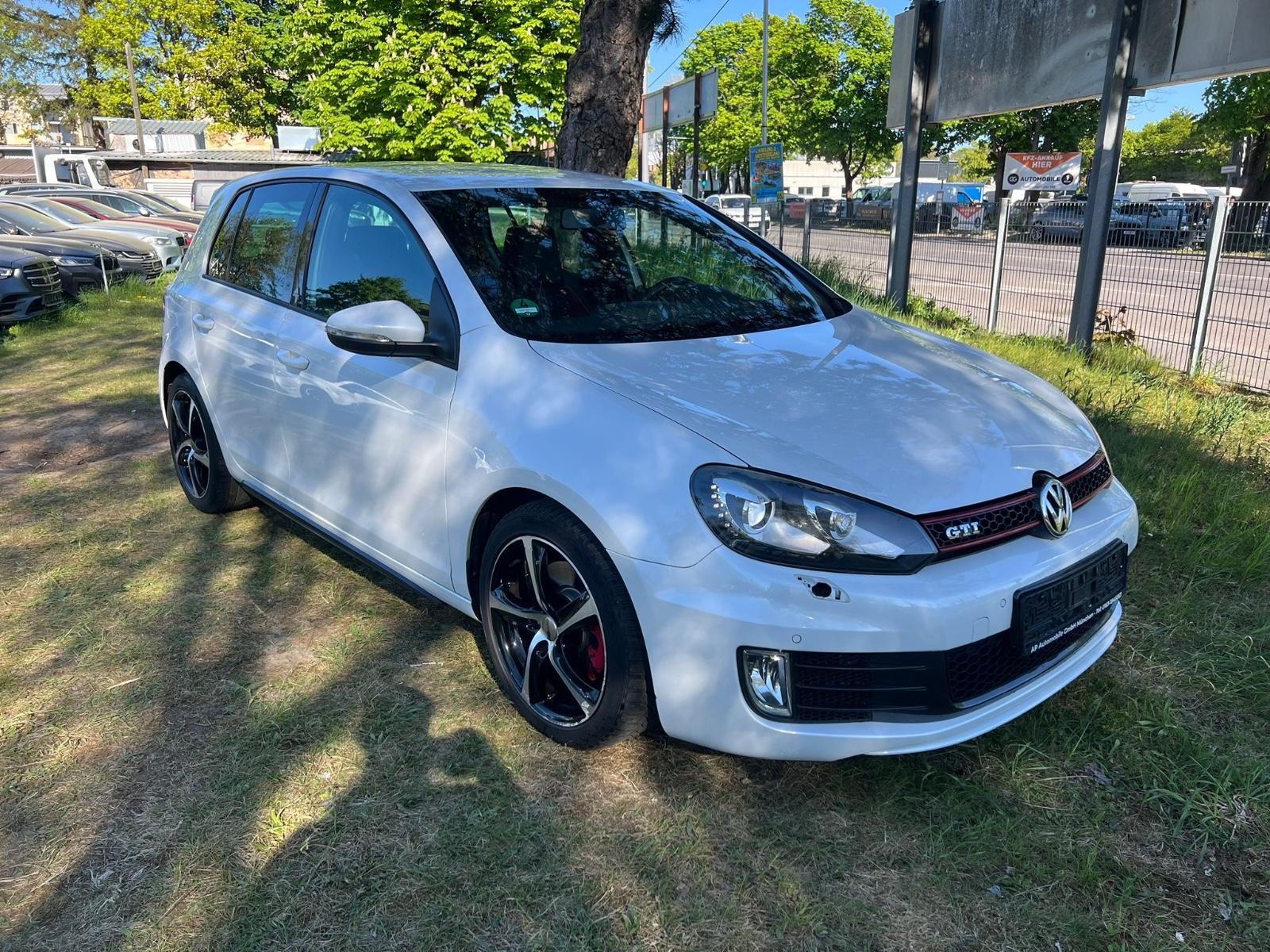 Volkswagen Golf VI GTI adidas