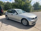 BMW 318 Baureihe 3 Lim. 318i - BMW 318 aus 2006: 318i