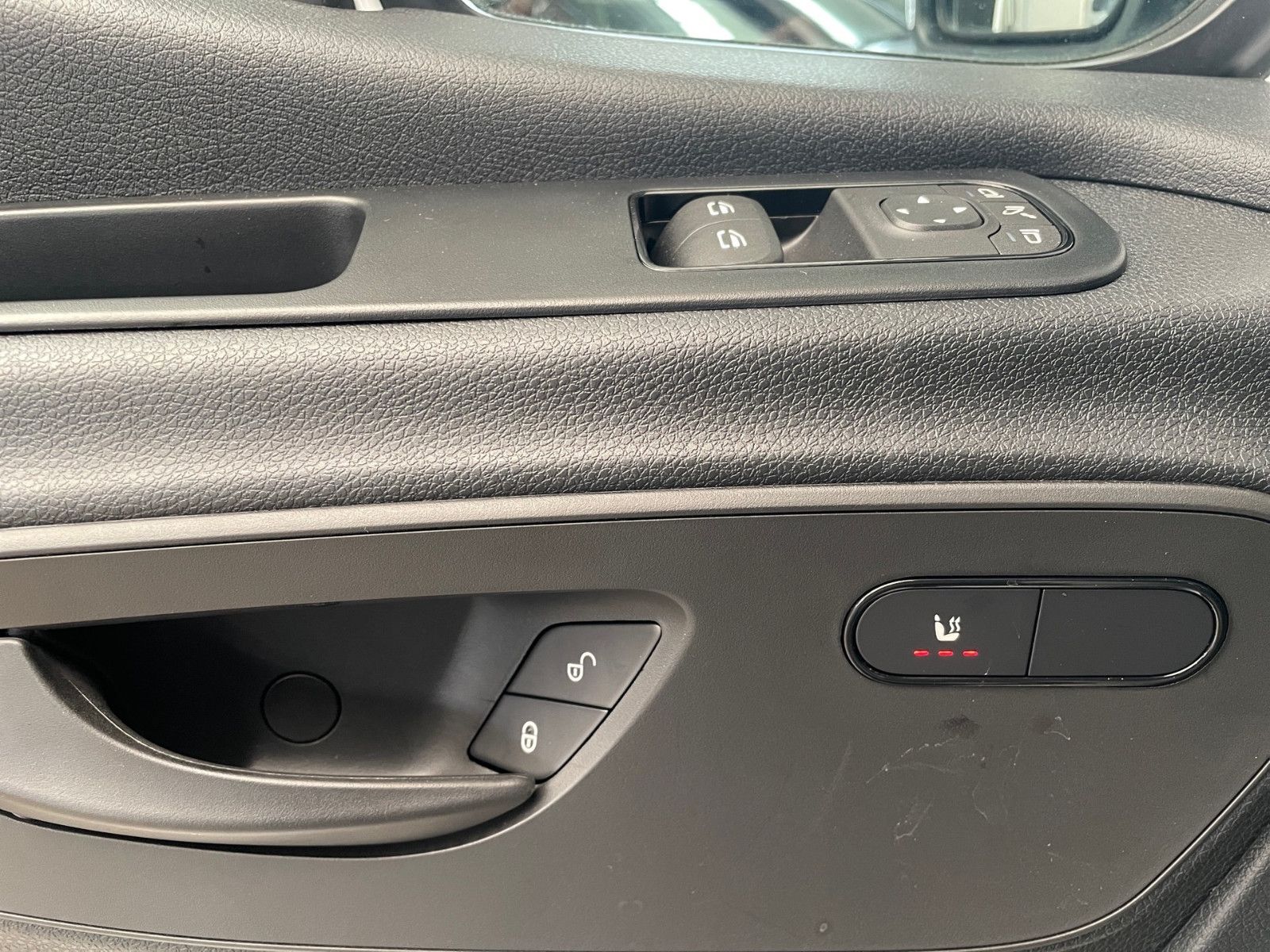 Fahrzeugabbildung Mercedes-Benz Sprinter 317 Mixto PRO L3H2 5 Sitze 3,5t AHK