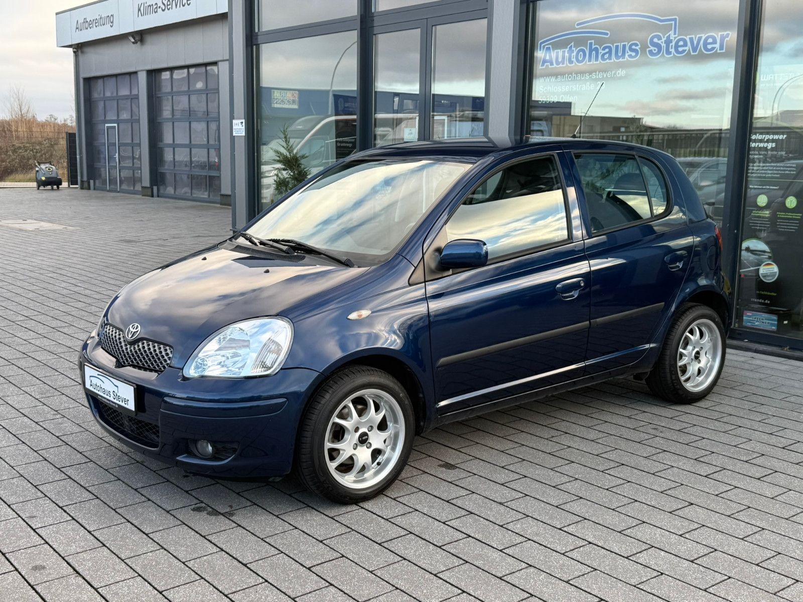 Fahrzeugabbildung Toyota Yaris 1.0 Sol