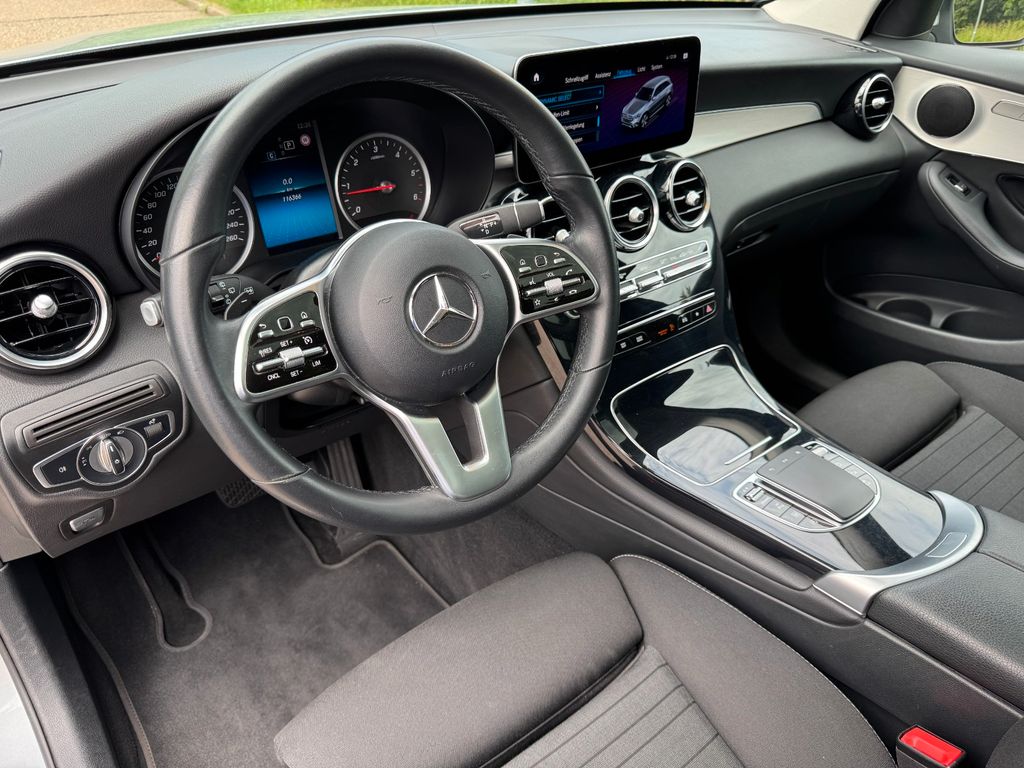 Mercedes-Benz GLC 220 d 4Matic,LED, AHK,R.Kam,Panorama,Mbux