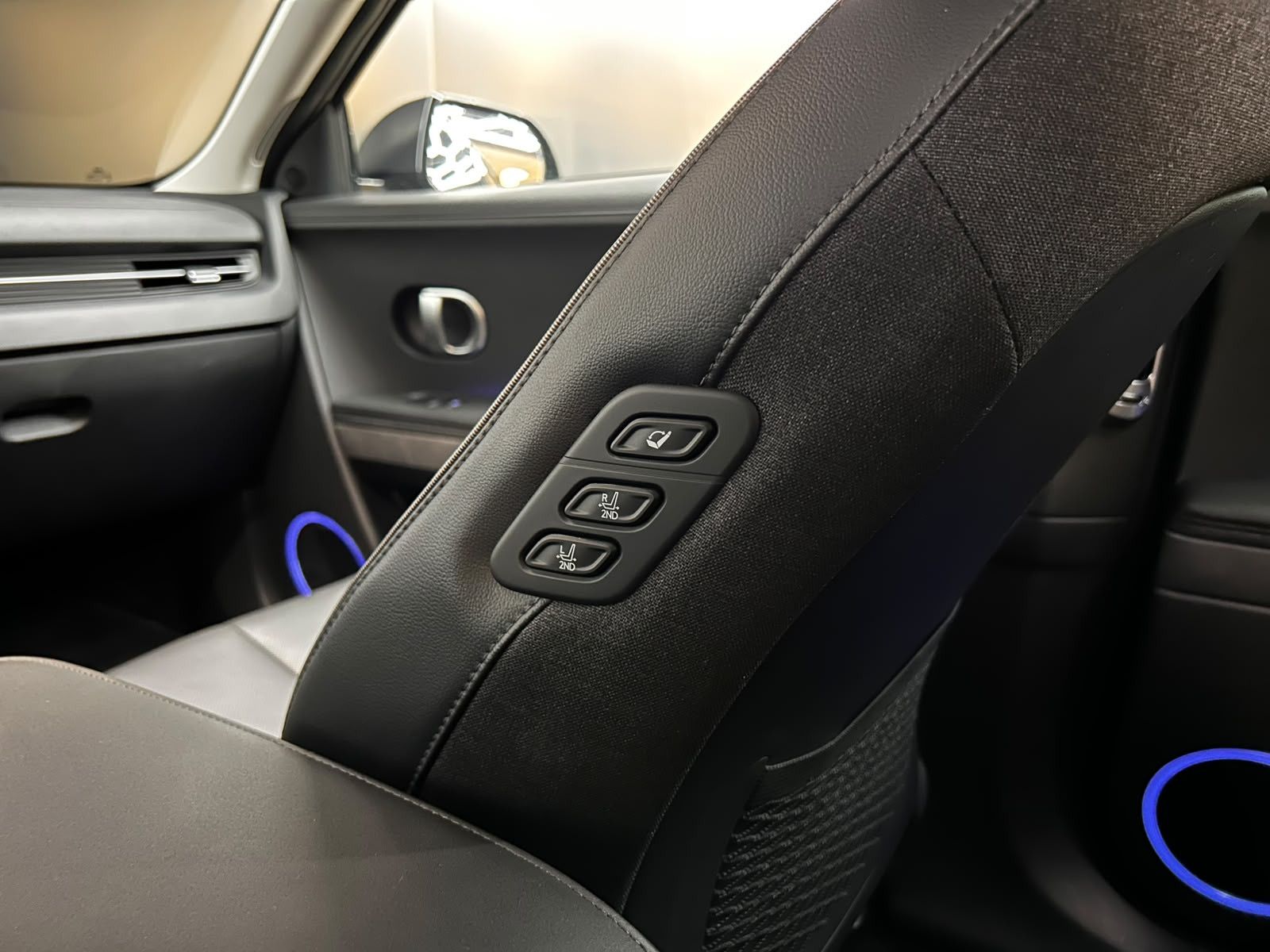 Fahrzeugabbildung Hyundai Ioniq 5 Uniq 4WD LED+NAVI+SHZ+BOSE+HEAD+ACC+AHK+