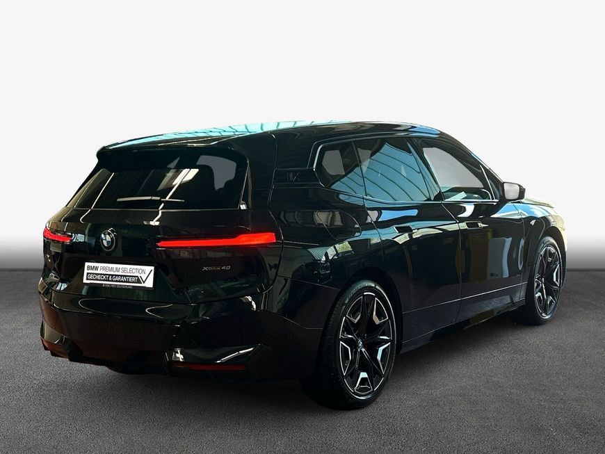 BMW iX xDrive40, AHK, Glasdach, SHZ imagem 2
