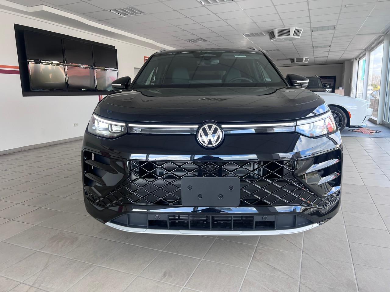 Volkswagen 2026 Tayron R-Line 195 -  4Motion*