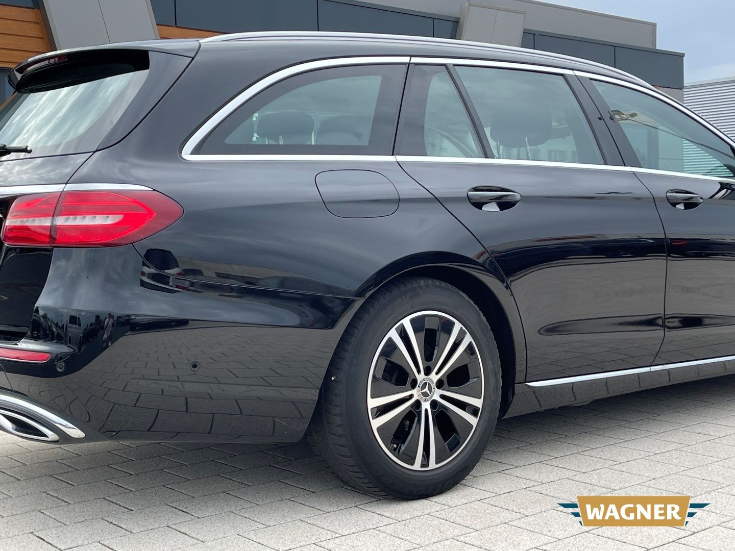 Fahrzeugabbildung Mercedes-Benz E 220 T LED-Scheinwerfer Elektr. Sitze Sitzheizu