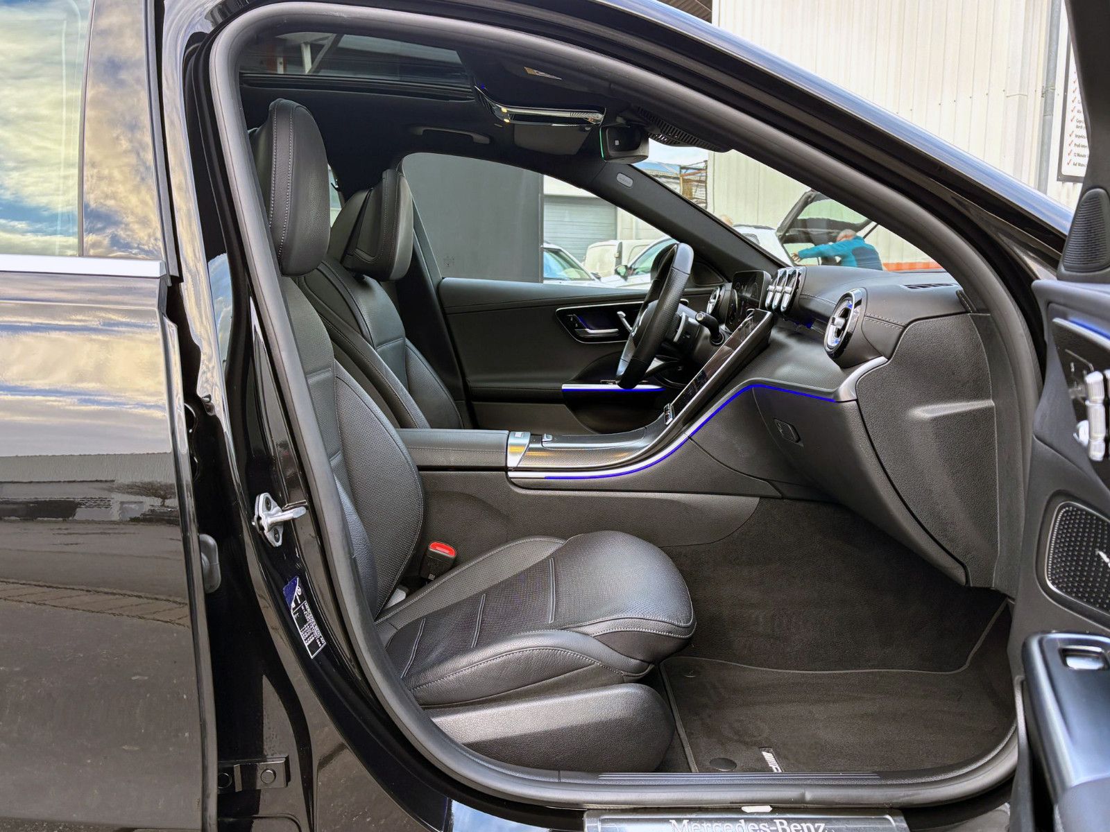 Fahrzeugabbildung Mercedes-Benz C220d T-Modell AMG-Line 360° ACC PANO HUD LED BT