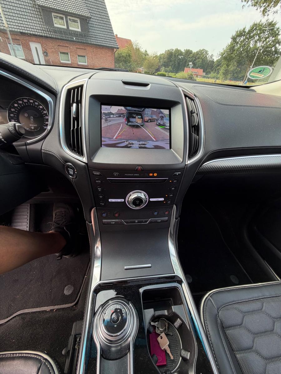 Ford Edge Vignale 4x4 Pano+AHK+Sthzg.+1.Hd+LED+RFK