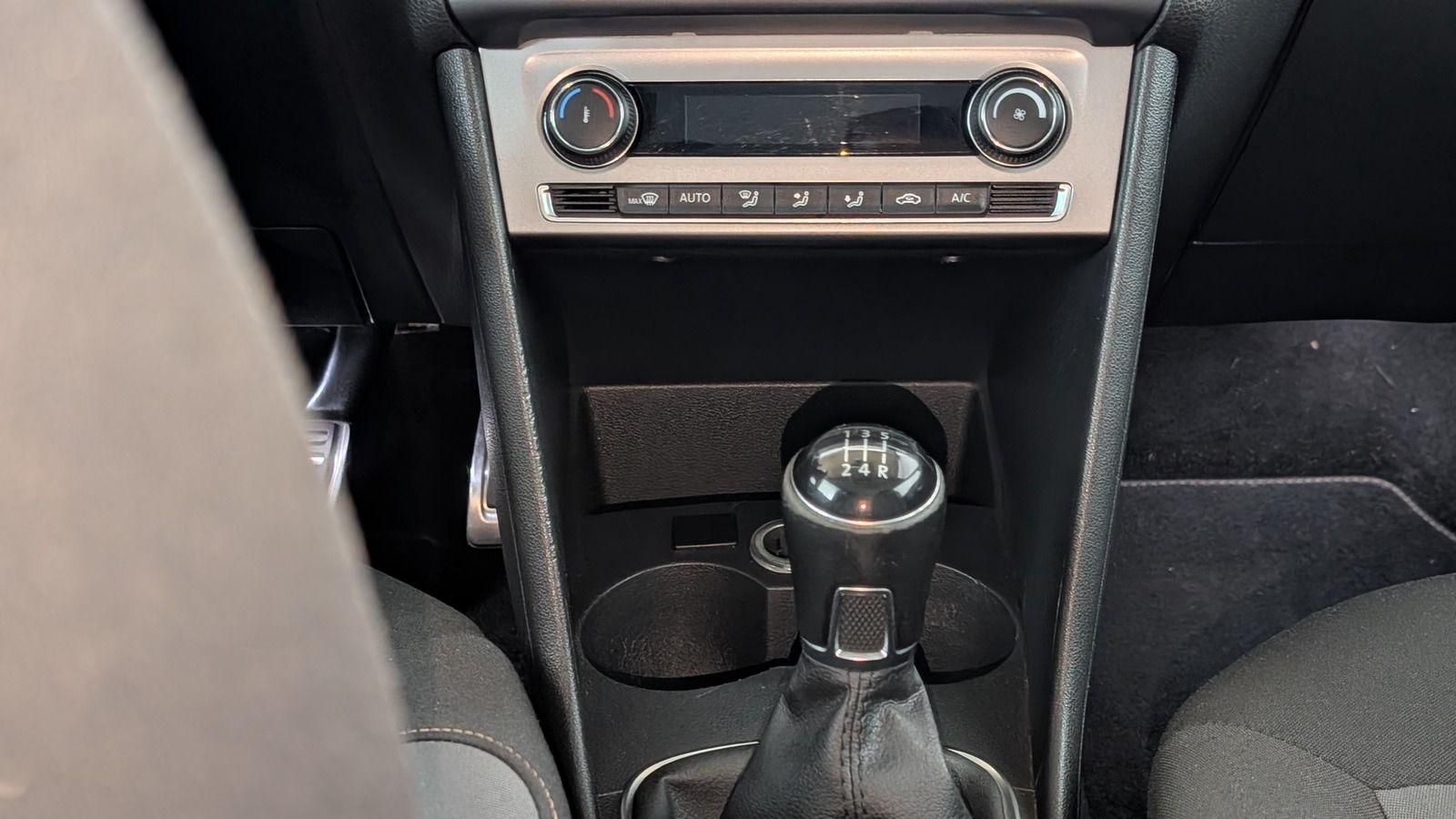 Fahrzeugabbildung Volkswagen Polo V 1.0 TSI * SHZ * LED * PDC Allstar