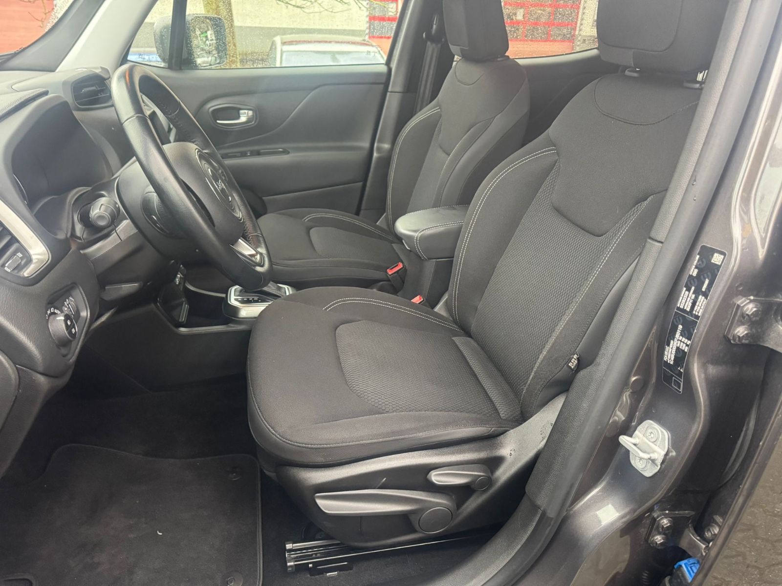 Fahrzeugabbildung Jeep Renegade Limited FWD LED+Navi+Automatik