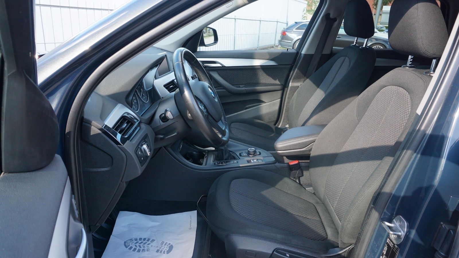 Fahrzeugabbildung BMW X1 xDrive 20i Advantage,PDC,Automatik,Scheckheft