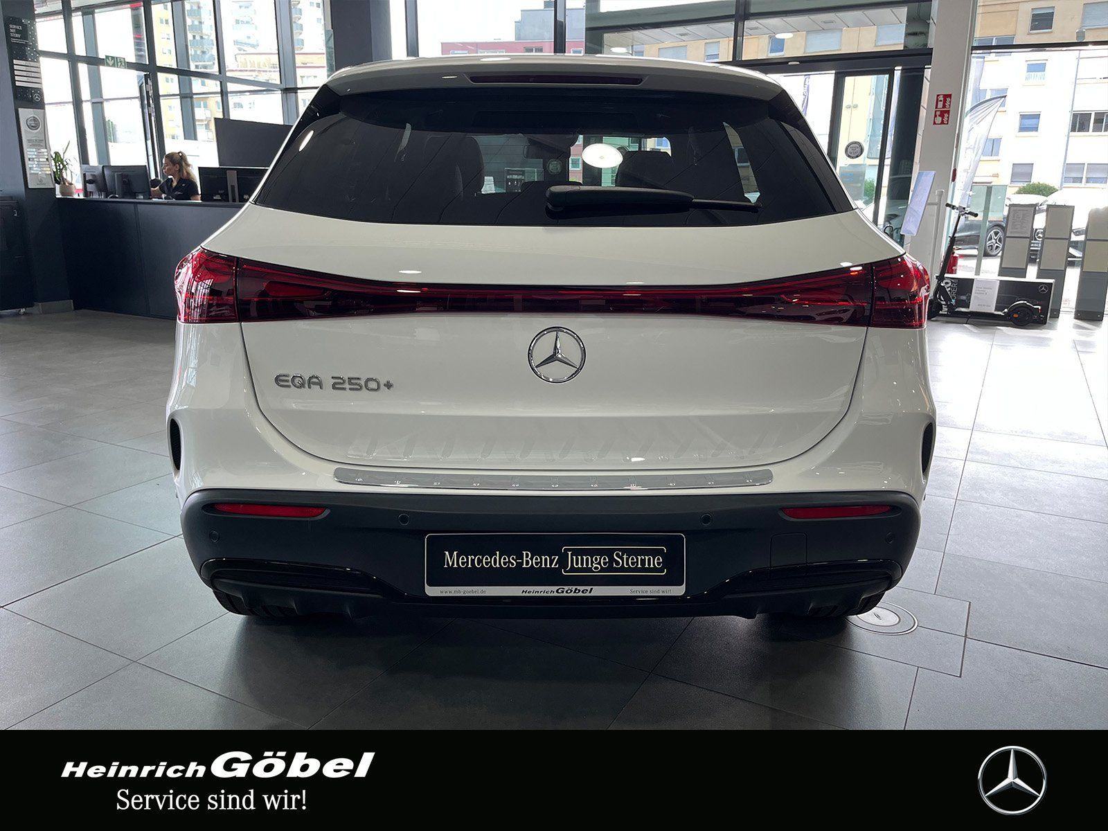 Fahrzeugabbildung Mercedes-Benz EQA 250 + AMG+LED+KAMERA+TOTWINKEL+CARPLAY+NIGHT