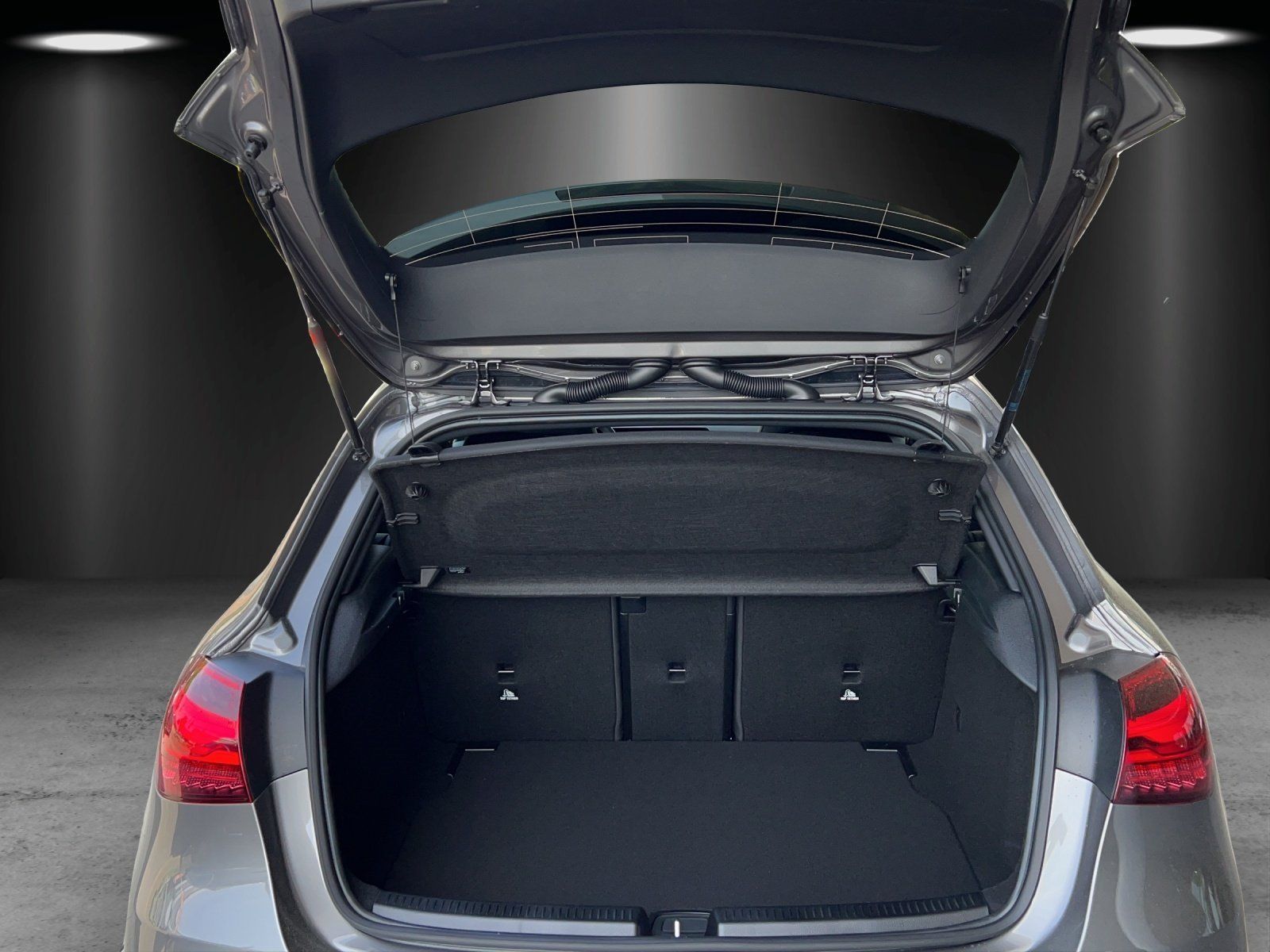Fahrzeugabbildung Mercedes-Benz A 220 d AMG PANO KeyGo LED Totwinkel