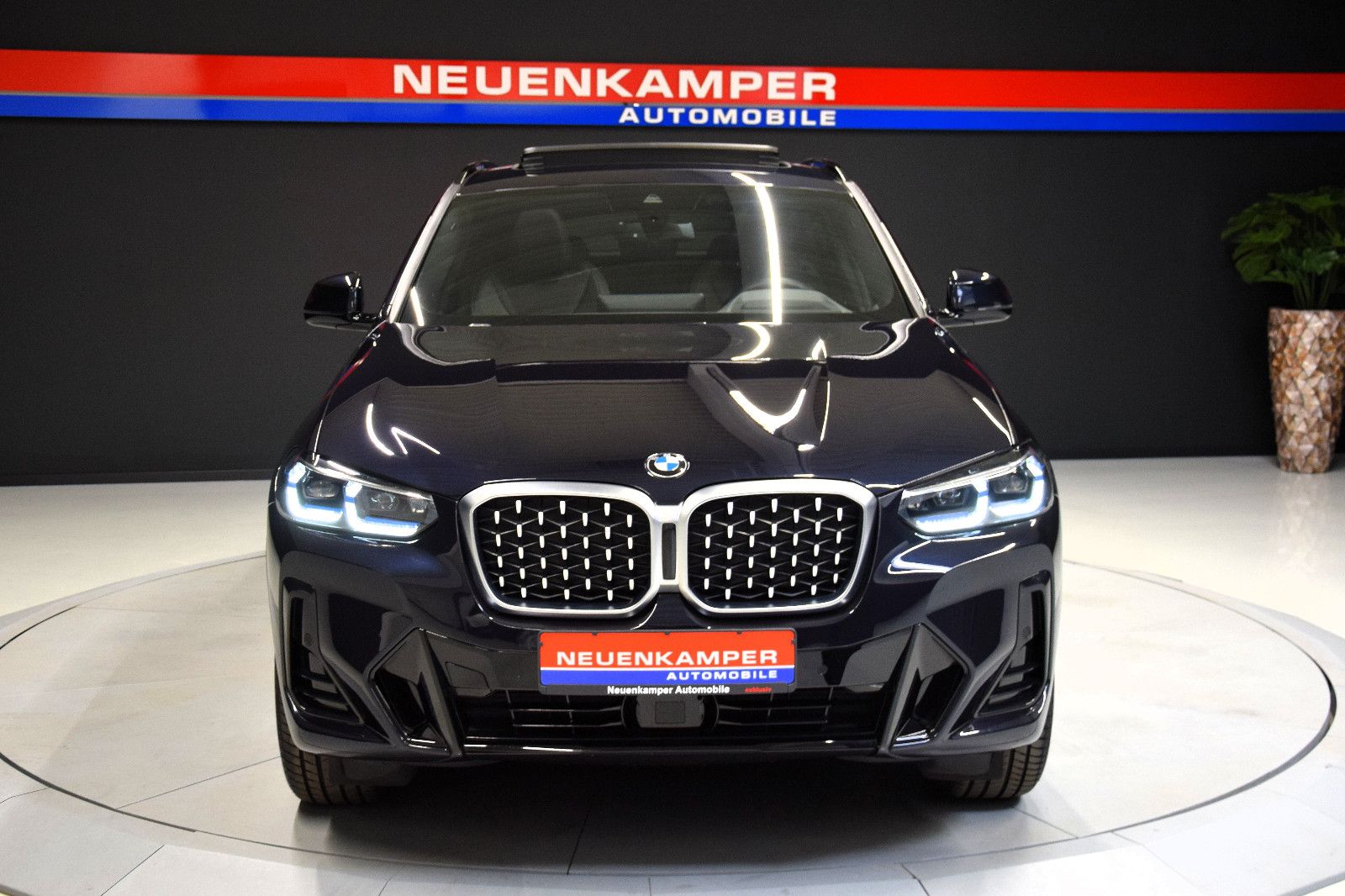 Fahrzeugabbildung BMW X4 xDrive 30 i M Sport ACC Pano Leder Laser ACC