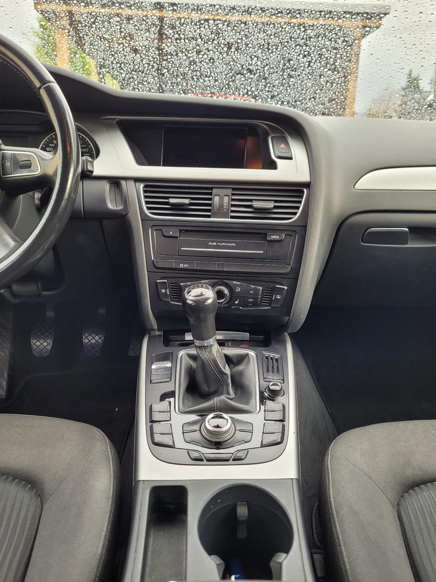 Audi A4 2011 — photo 9