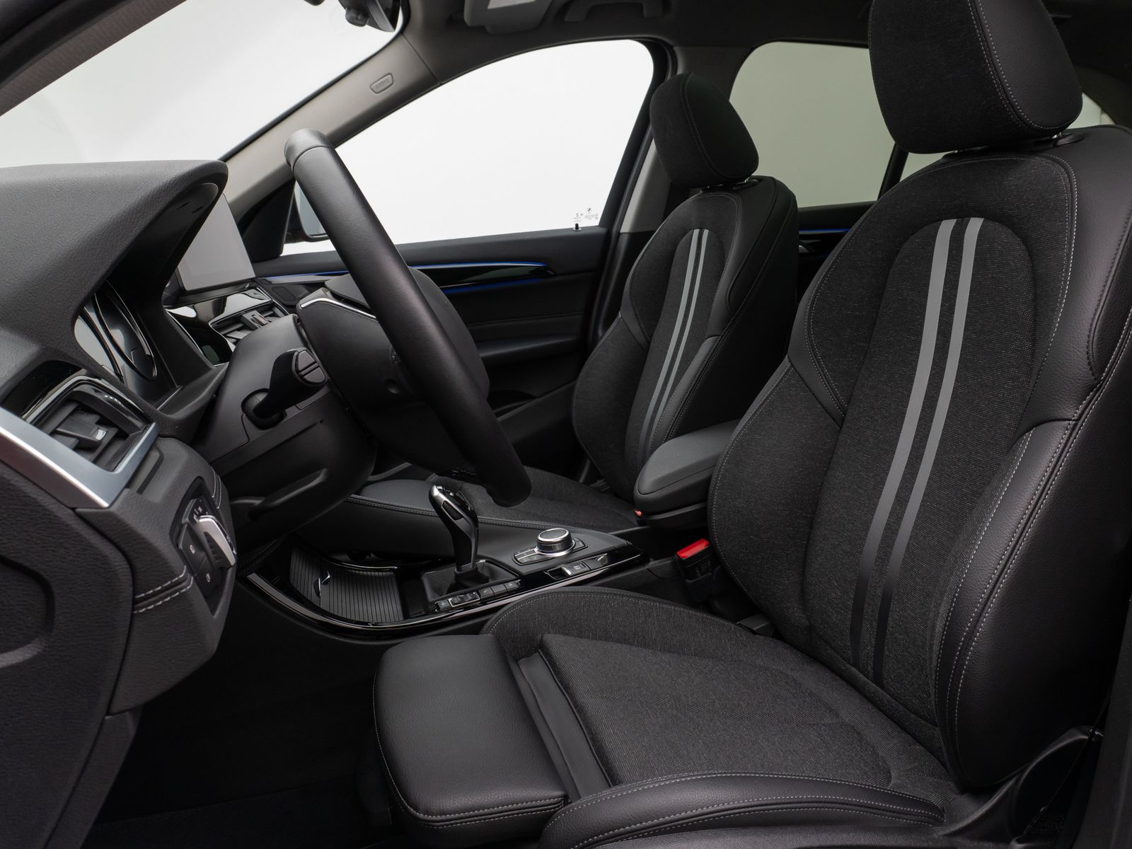 Fahrzeugabbildung BMW X1 xD20d Sport Line Panorama Kamera HUD DAB AHK