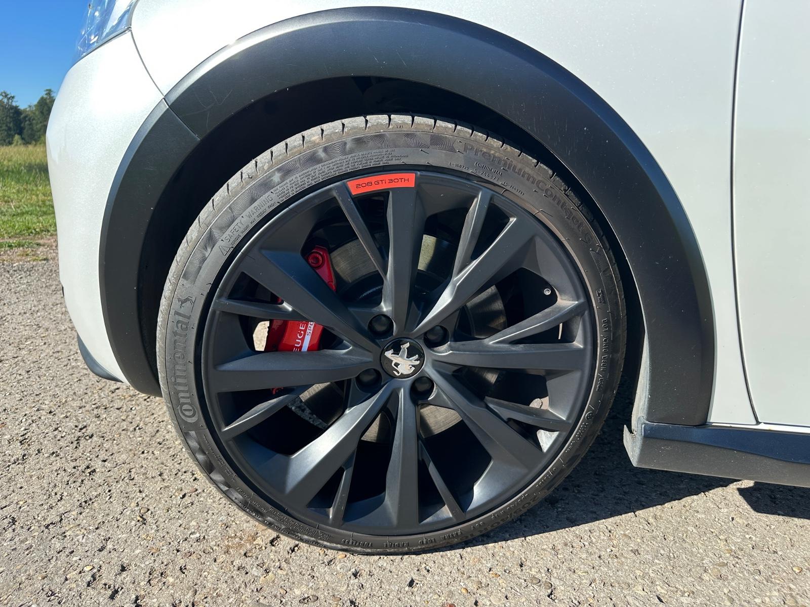 Peugeot 208 GTi 30th Anniversary | N° 310 |