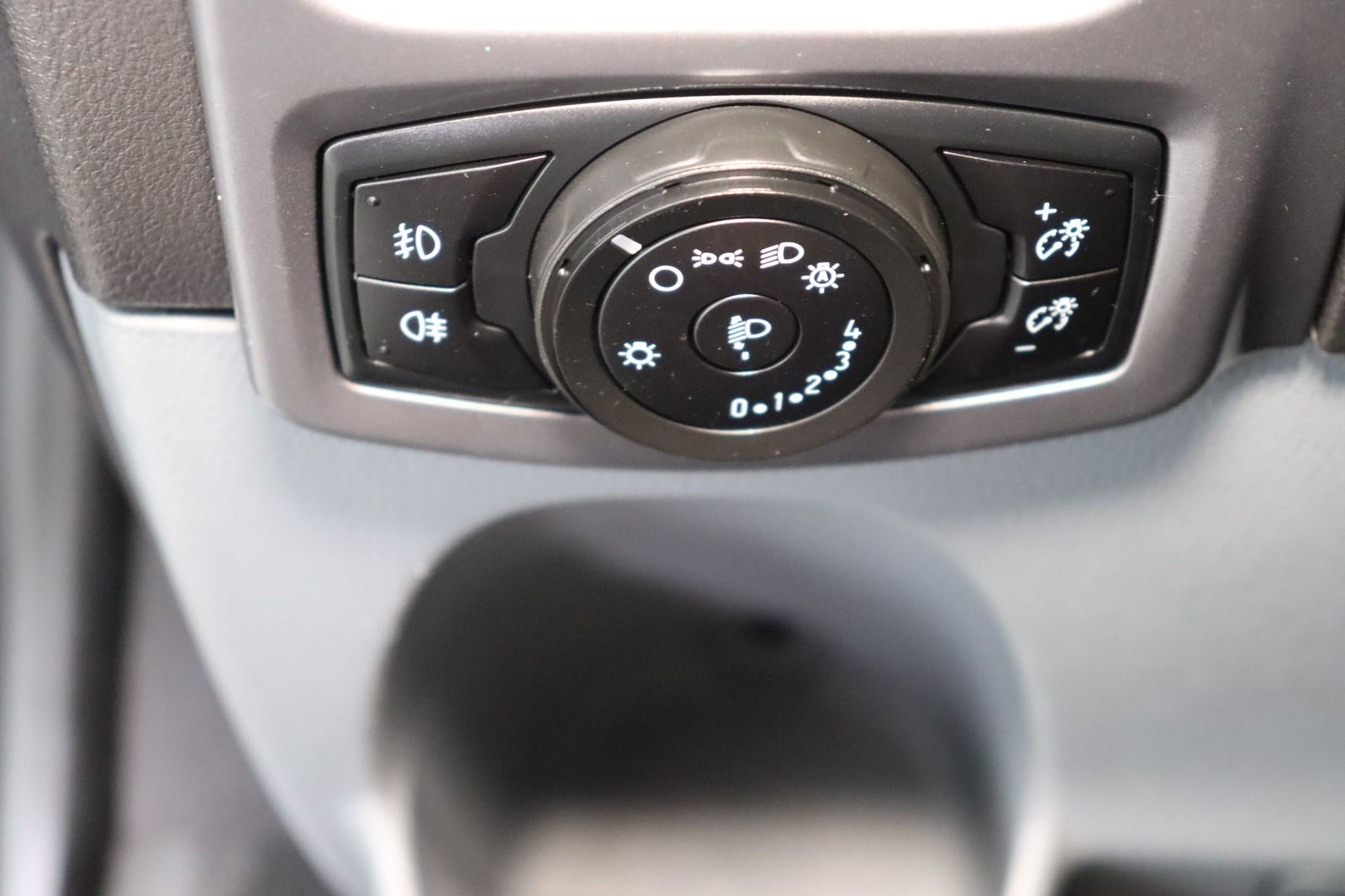 Fahrzeugabbildung Ford Transit Custom Kombi 310 L1 H1 Trend 2.0 EcoBlue