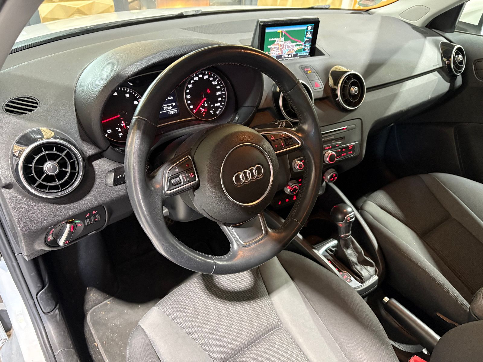 Fahrzeugabbildung Audi A1 Sportback design/S-TRONIC/PDC/NAVI/SHZ/KLIMA