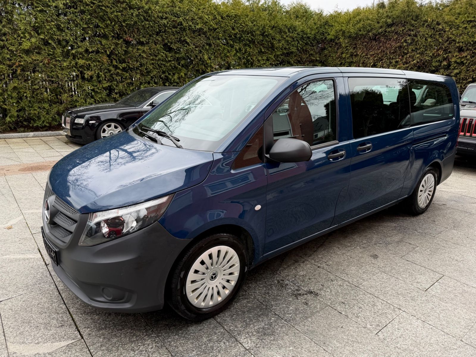 Mercedes-Benz Vito Tourer 114 CDI extralang Aut. *8-Sitzer*Nav