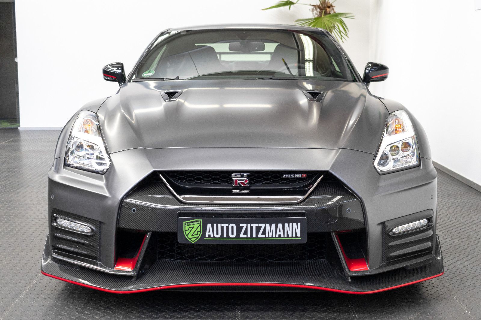 Fahrzeugabbildung Nissan GT-R 3.8l NISMO/CARBON/ÜBERROLLBÜGEL/SCHALENSITZ