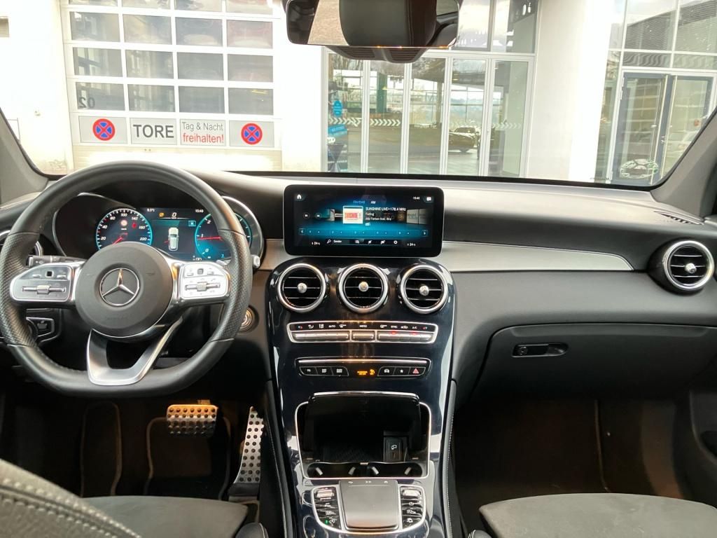 Fahrzeugabbildung Mercedes-Benz GLC 300 d 4MATIC AMG*Navi*PDC*SpurH*360°*LED