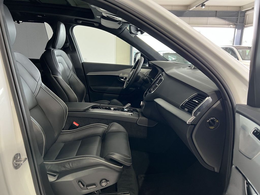 Volvo XC90 T8 Ultimate Dark Recharge AWD UPE101K B&W