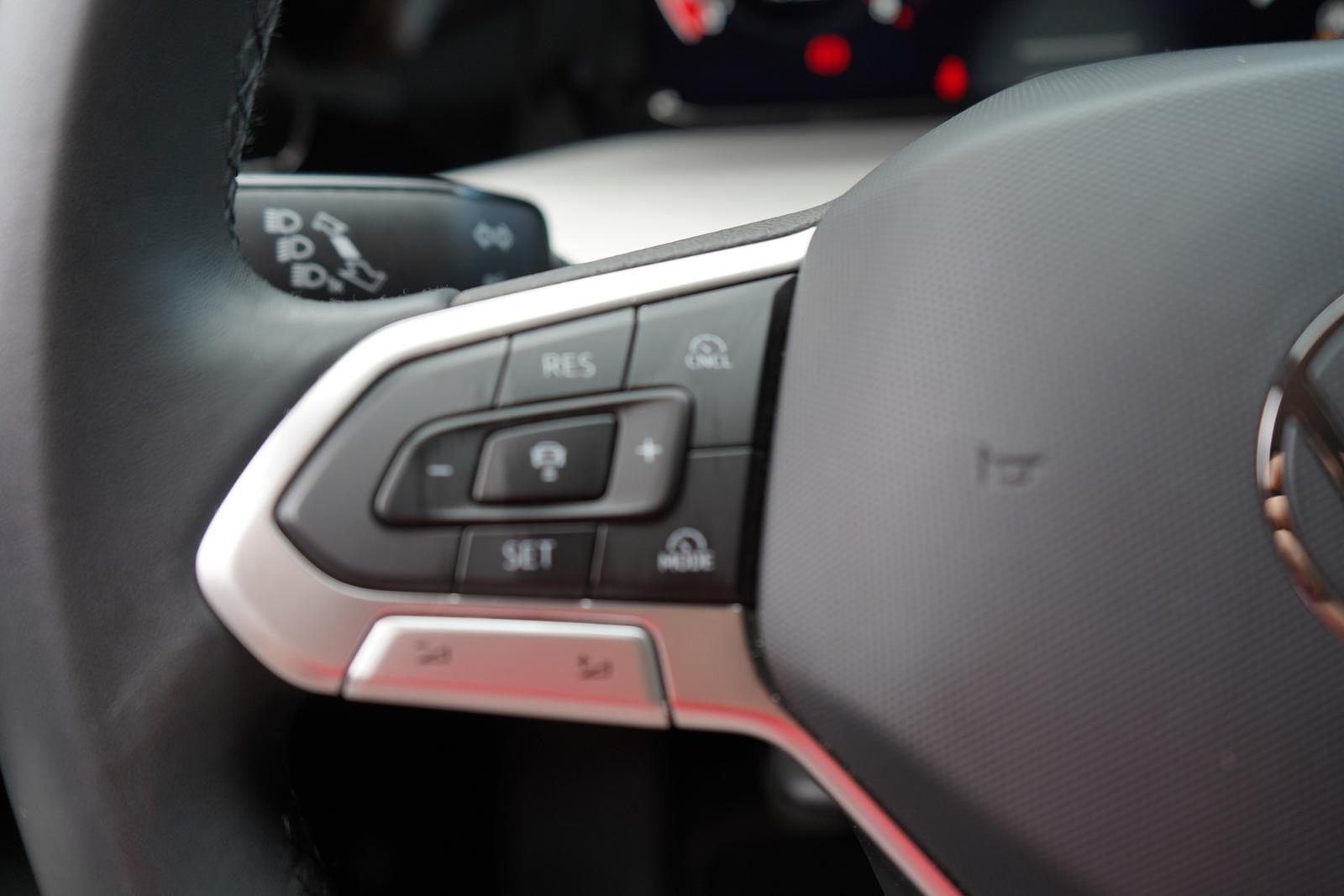 Volkswagen Golf VIII 1.5 16V TSI Life LED ACC App Connect, миниатюра 12