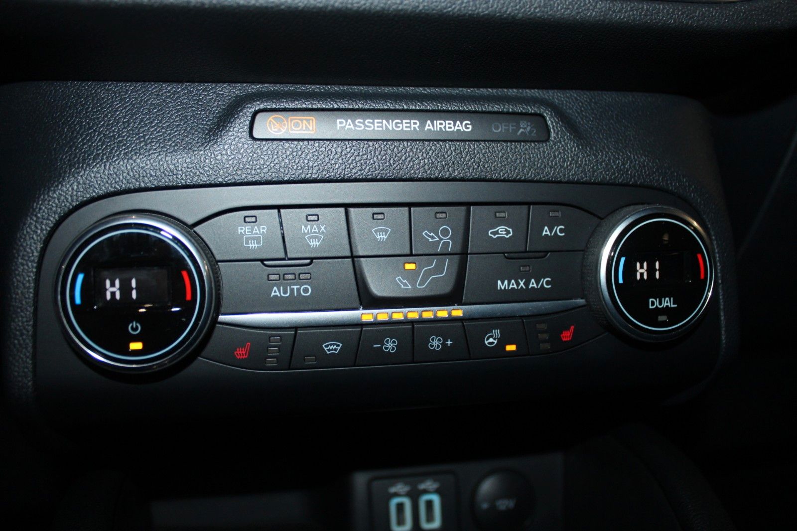 Fahrzeugabbildung Ford Kuga PHEV Titanium X ACC LED HUD 2xCam WinterP.