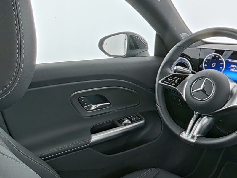 Fahrzeugabbildung Mercedes-Benz CLA 250+ EQ Progressive*Distronic*Totwinkel*Pano