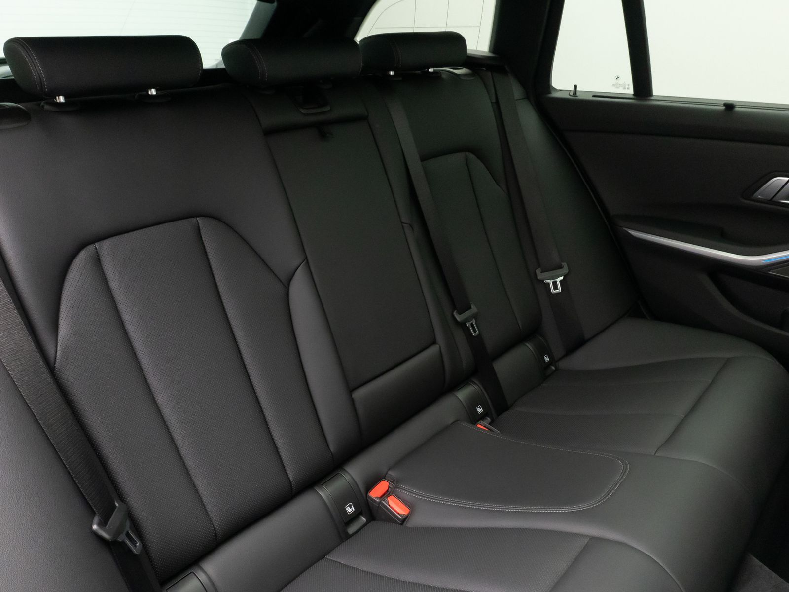 Fahrzeugabbildung BMW 330i  M Sport Panorama 360° HUD DAB H/K 19Zoll