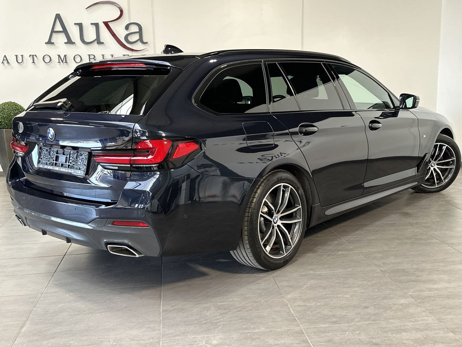 Fahrzeugabbildung BMW 530d Touring xDrive M-Sport NAV+LASER+AHK+PANORA