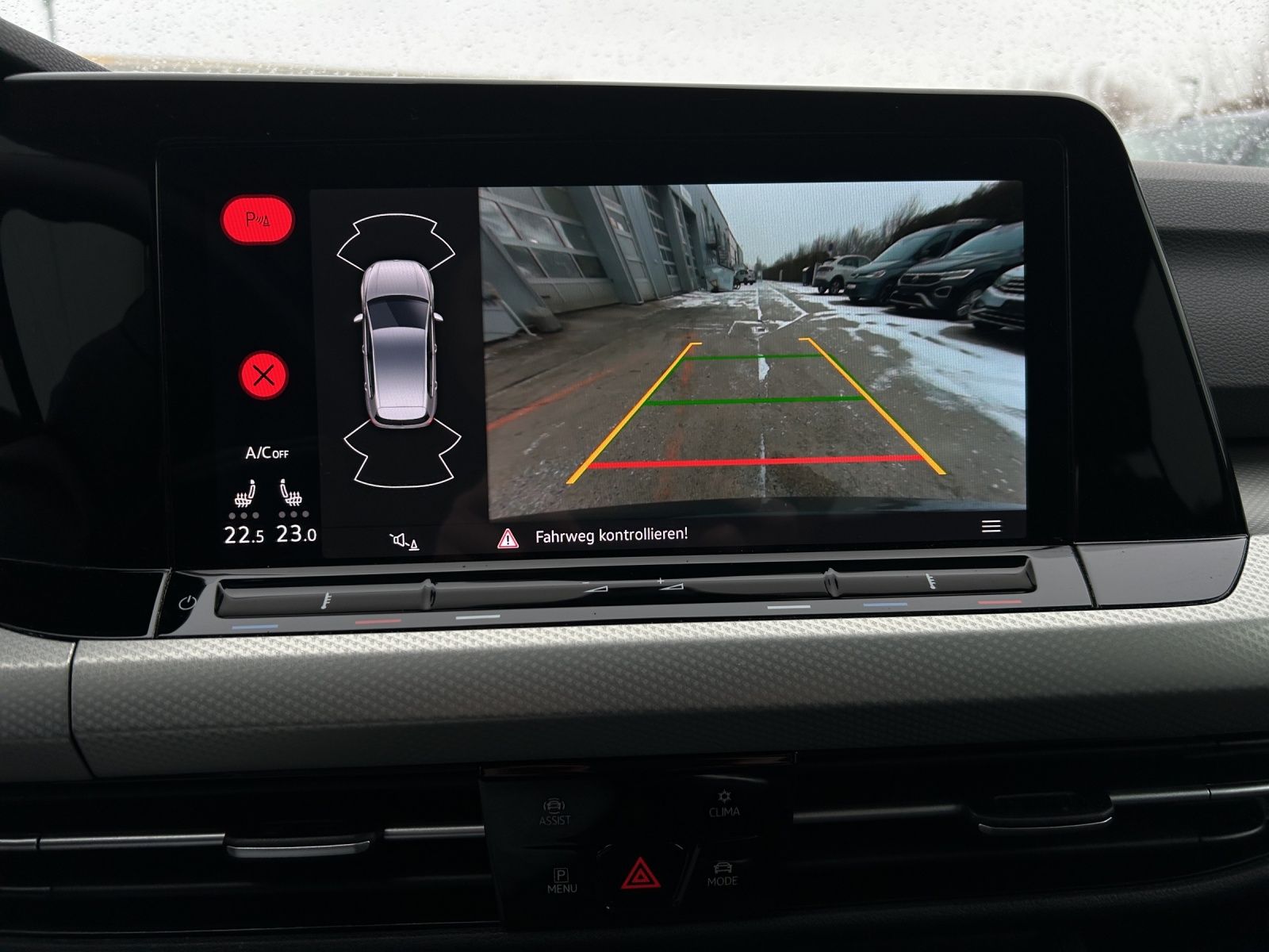 Fahrzeugabbildung Volkswagen Golf VIII TSI Move Climatronic AID PDC SH LM