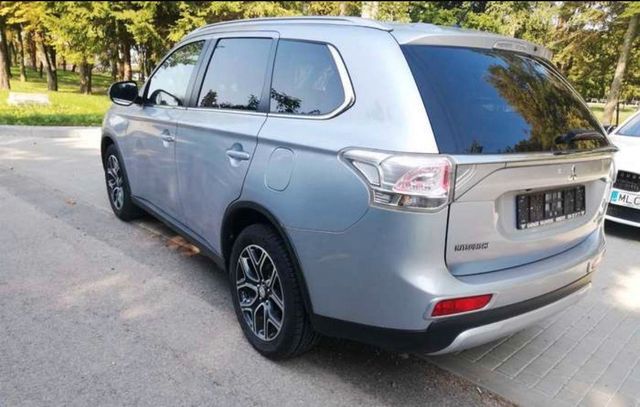 Mitsubishi Outlander 7 SITZER