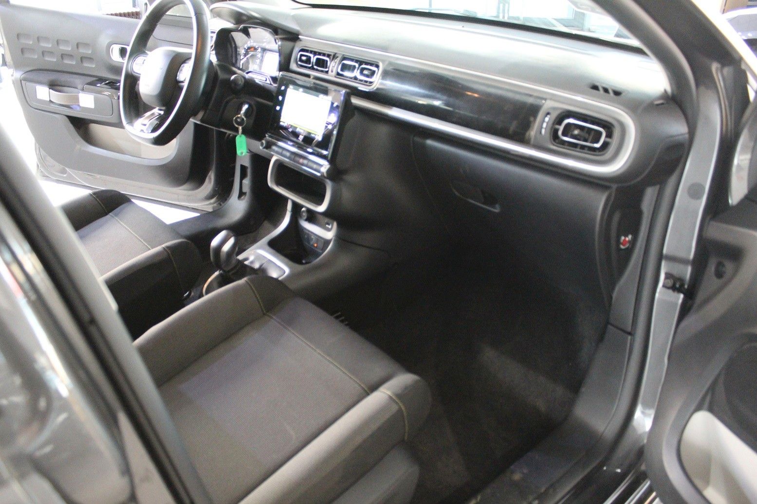 Fahrzeugabbildung Citroën C3 Shine Pack 1.2T NAVI/LED/PDC/TEMPOMAT/DAB+