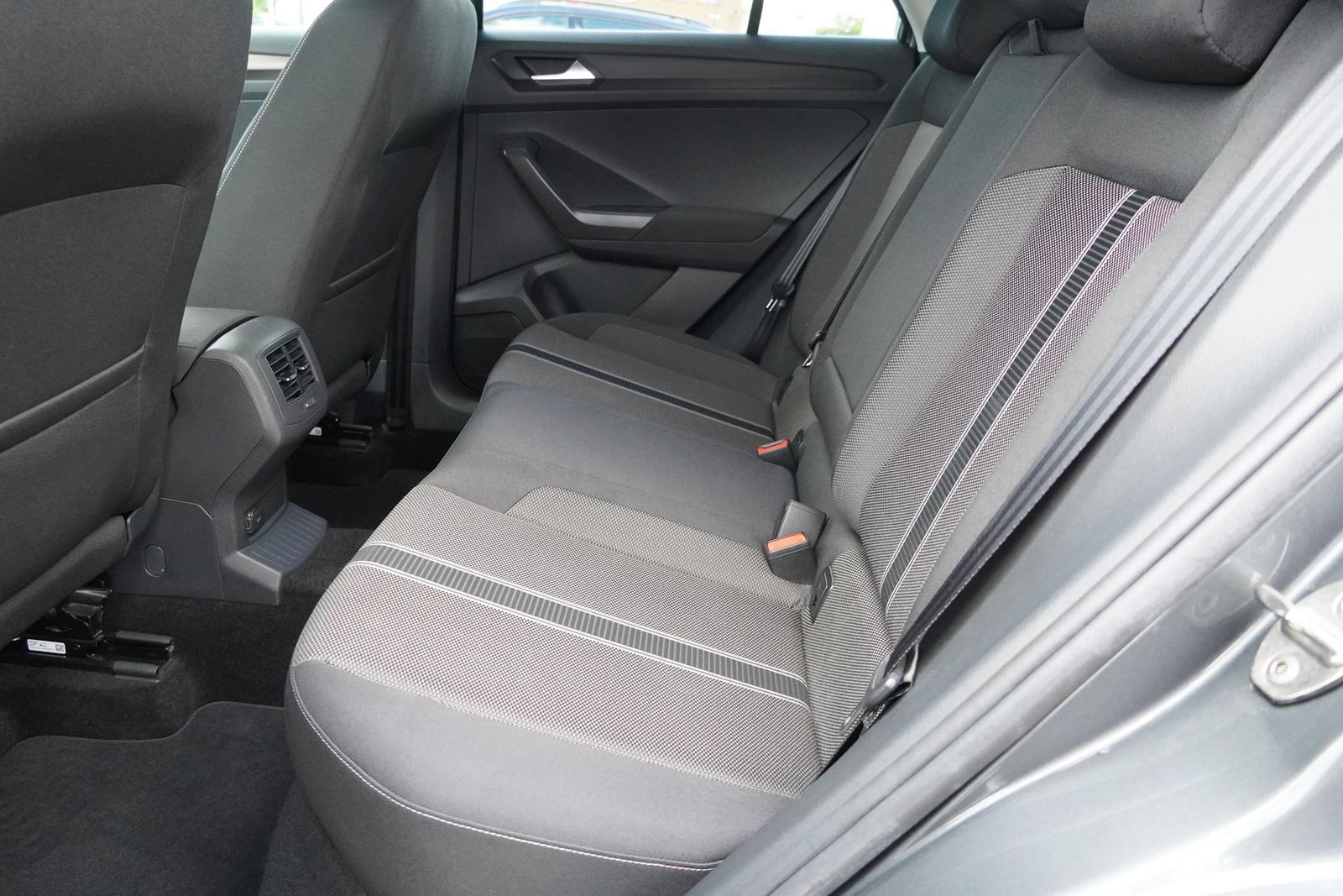 Volkswagen T-Roc 1.5 TSI DSG Style LED Navi AHK ACC PDC