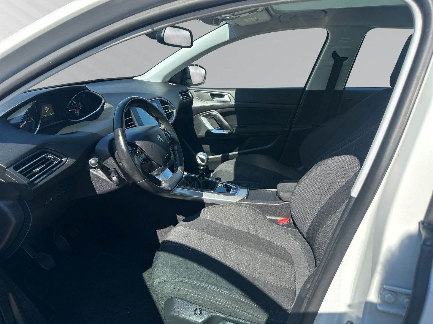 Fahrzeugabbildung Peugeot 308 Allure e-THP PureTech 130 SW 1.2