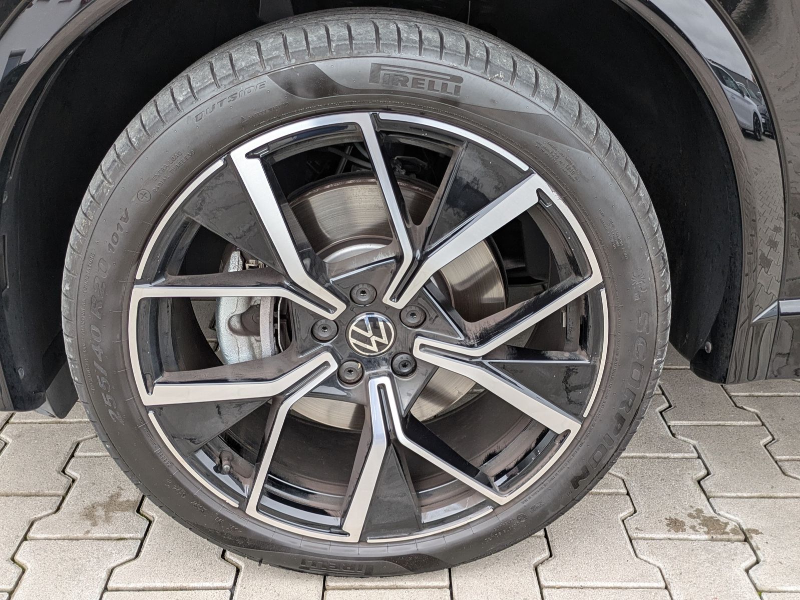 Fahrzeugabbildung Volkswagen Tiguan 2.0 TDI 4M R-Line PANO*H&K*AHK*MATRIX*20"