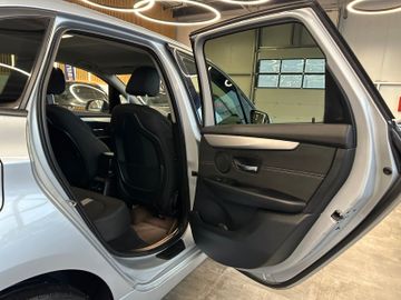 BMW 218 d Active Tourer*Klima*AHK*LED*Navi*Bluetooth
