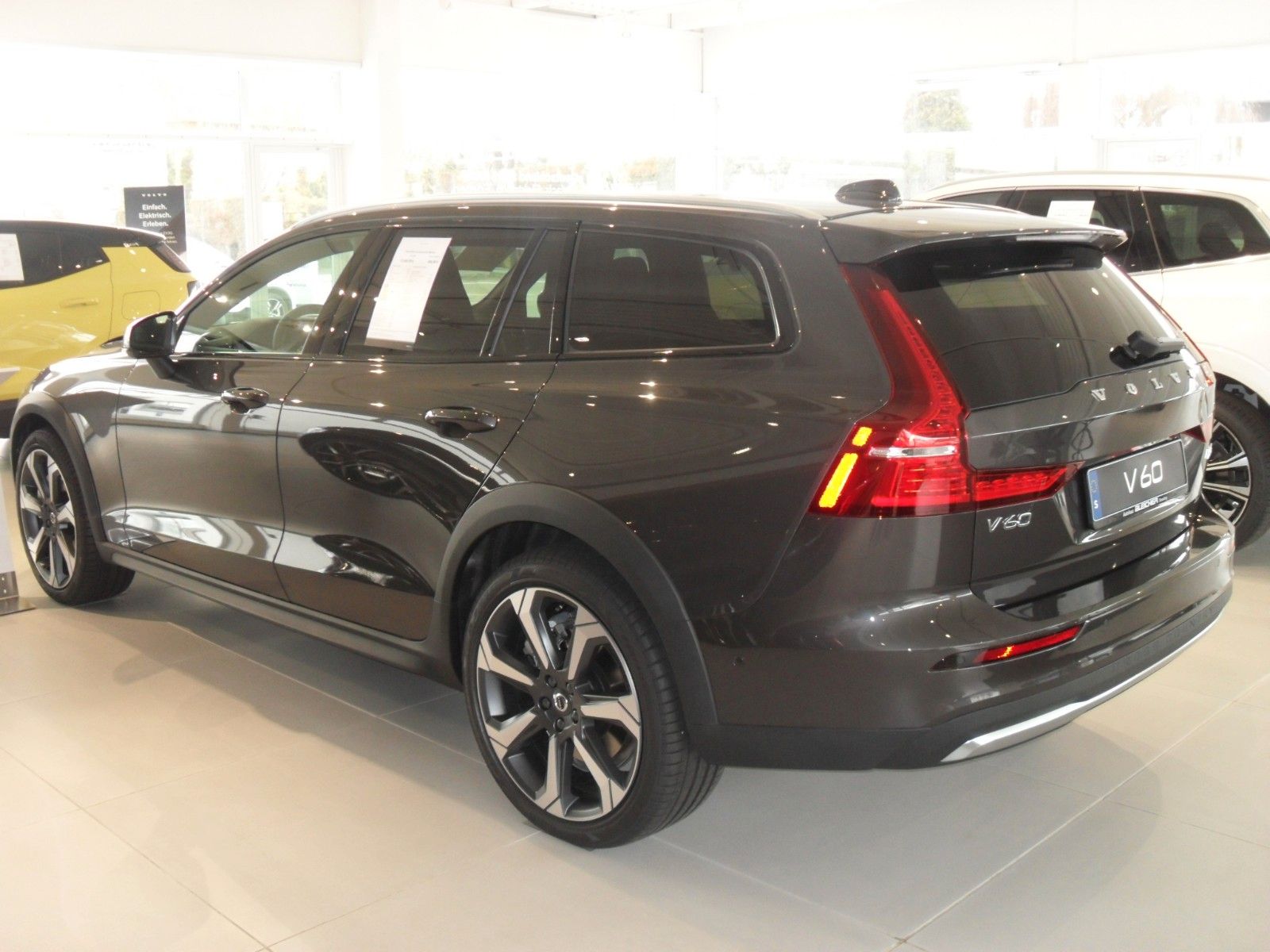 Fahrzeugabbildung Volvo V60 B5 Cross Country Plus AWD ++ Tageszulas.++