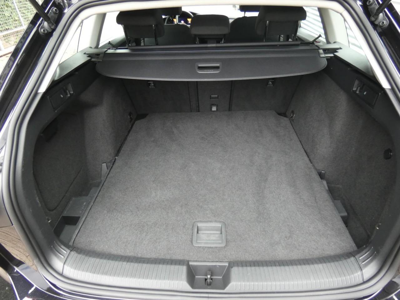 Volkswagen Golf VIII Variant 2.0 TDI DSG Life LED Navi SHZ, миниатюра 8