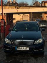 Mercedes-Benz 220 - blaue Mercedes-Benz 220