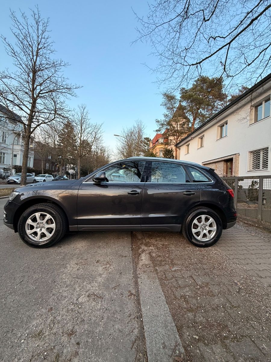 AUDI Q5 2.0 TDI S tronic quattro -