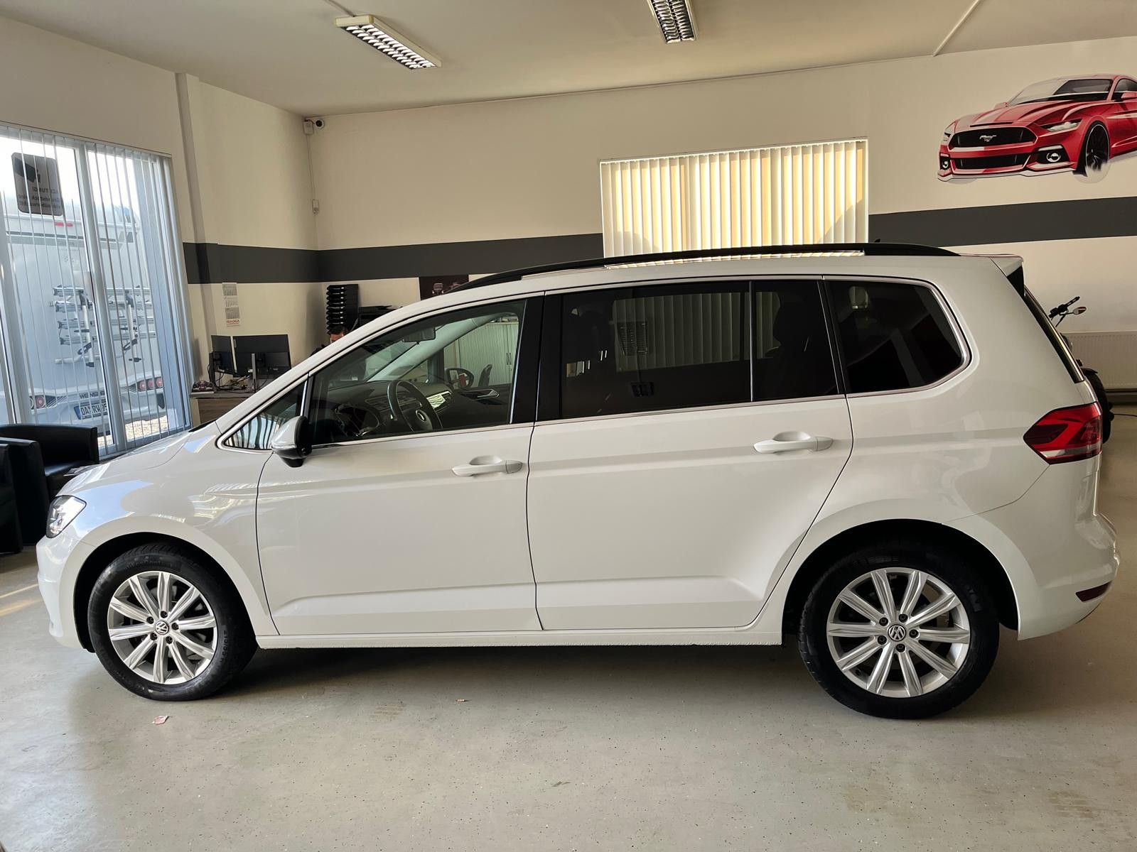 Fahrzeugabbildung Volkswagen Touran Highline PANO/NAVI/LED/4xSHZ/StHz/AHK/APP