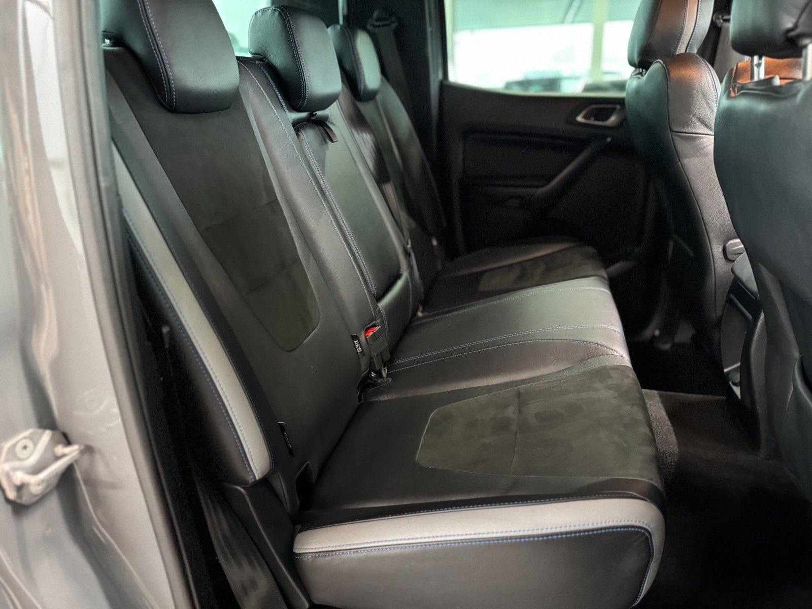 Fahrzeugabbildung Ford Ranger 2.0TDCi Panther Raptor DoKa 4x4 Standhzg.