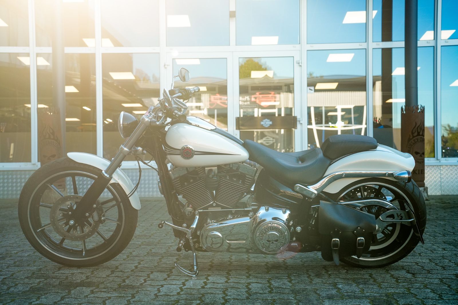 Fahrzeugabbildung Harley-Davidson FXSB Breakout 103 cui - Remus - Screamin' Eagle