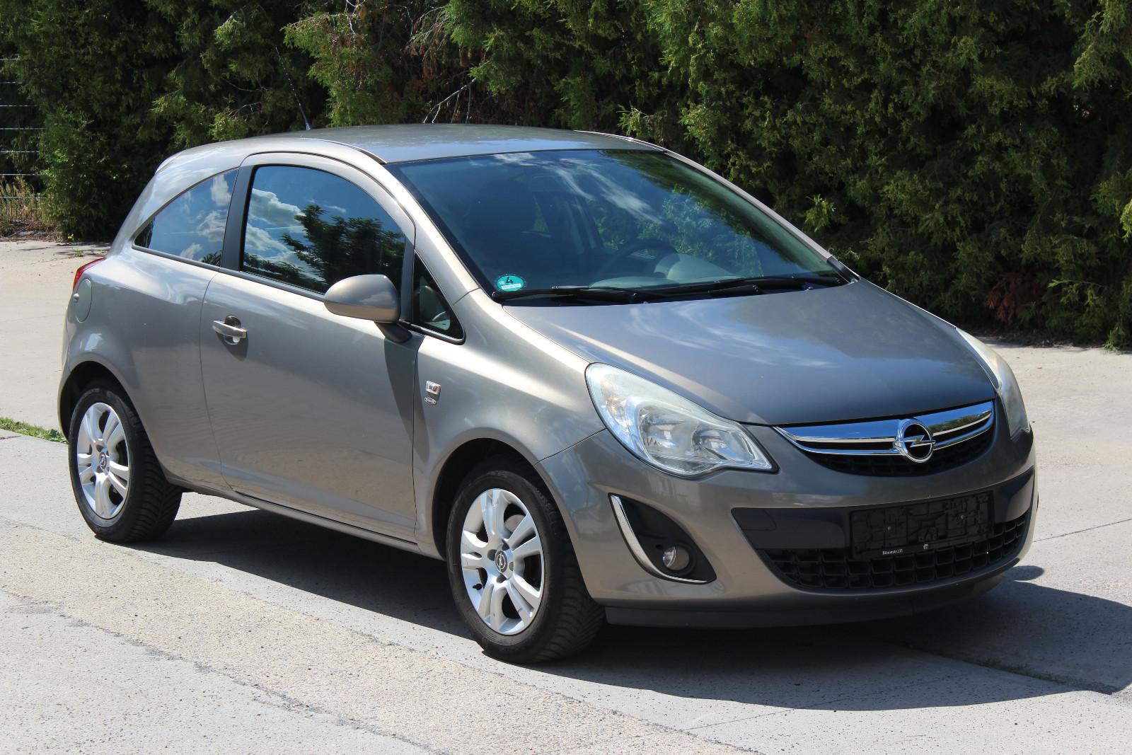 Opel Corsa D Satellite