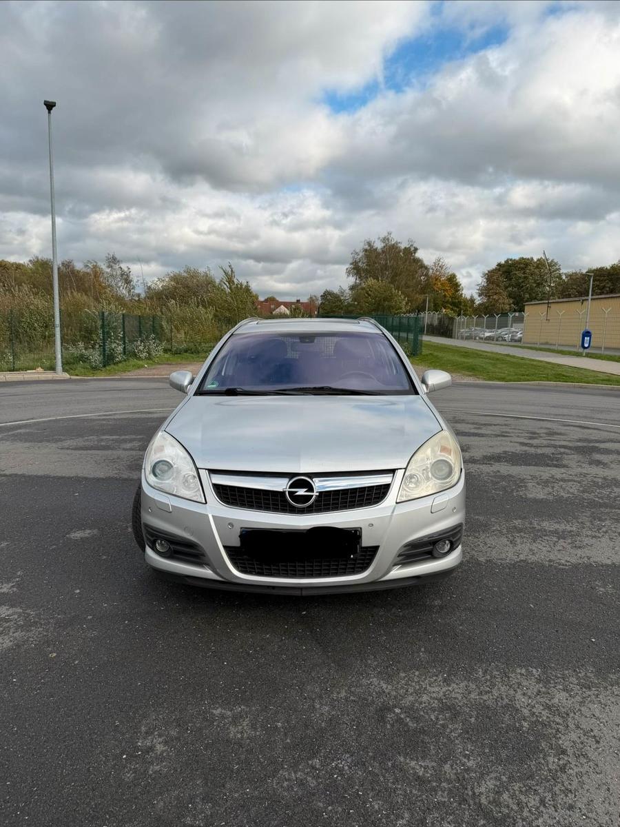 Opel Vectra 2005 — rear view