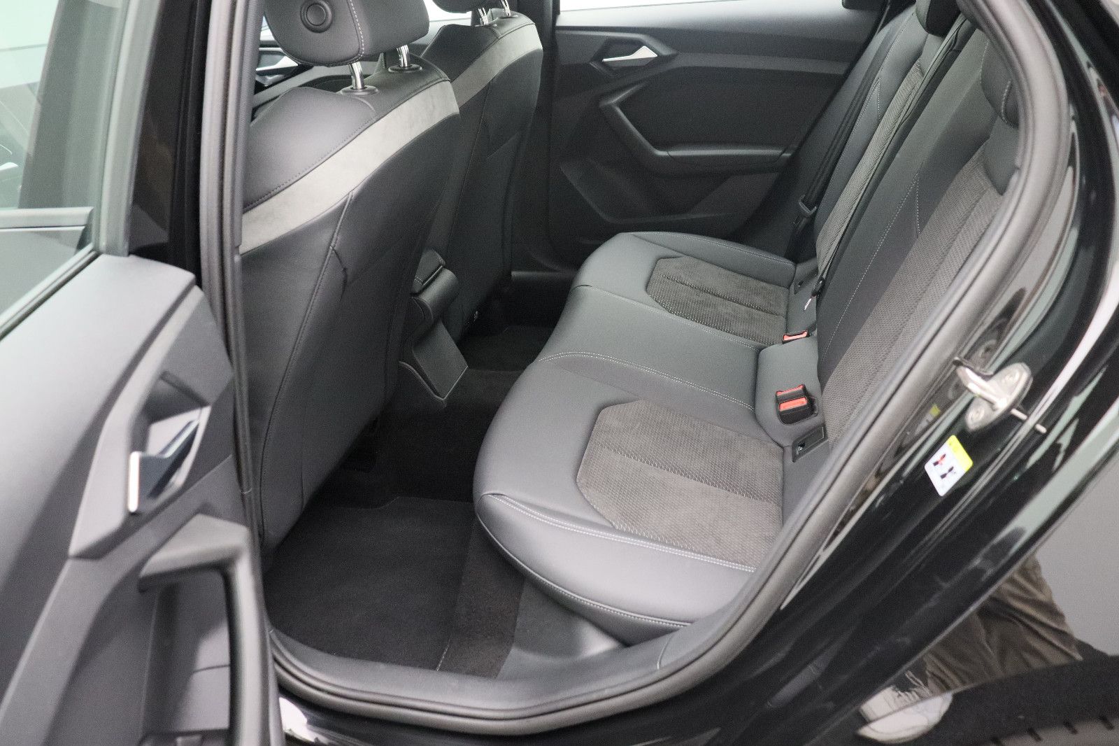 Fahrzeugabbildung Audi A1 Sportback 30 TFSI S line 18"Optik schwarz LED
