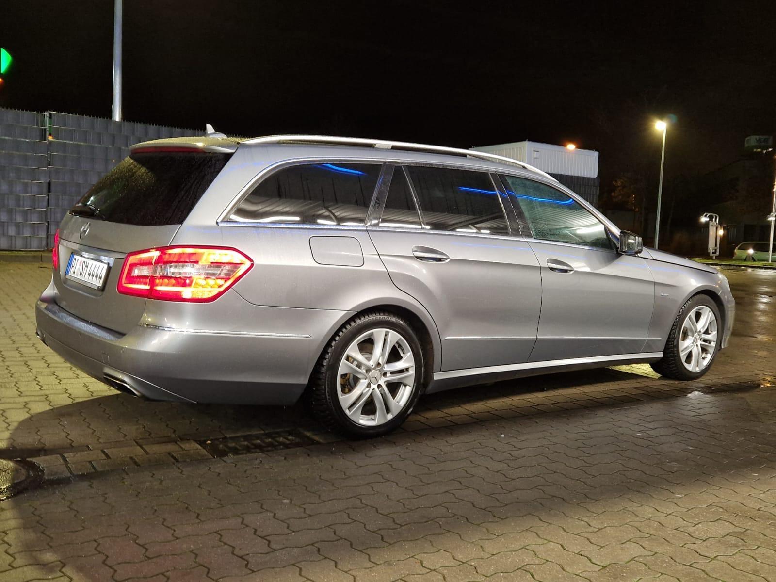 Mercedes-Benz 220 2011 — rear view