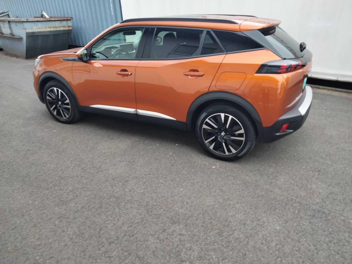 Fahrzeugabbildung Peugeot 2008 Allure Elektromotor 136 Panorama digitales